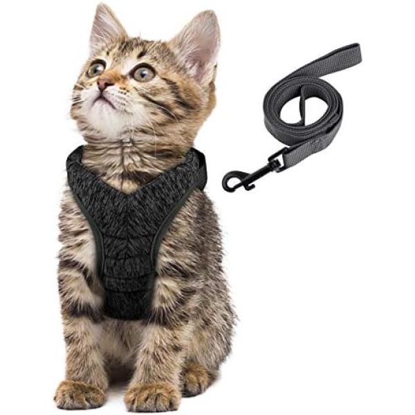 Simpeak Cat Harness and Leash Escape Proof, Adjustable Pet Vest Harness for Walking, Soft Breathable Harness for Small Medium Large Cat, Ultralight, Black